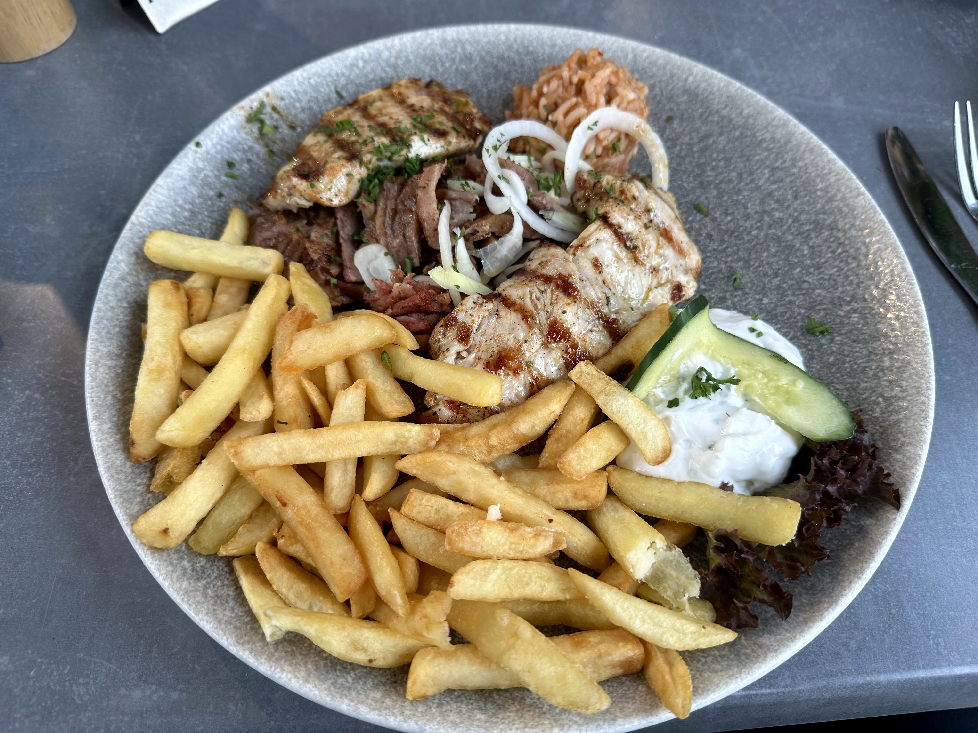 "Kefalonia Teller" für 15,80€ (inkl. gemischtem Salat)