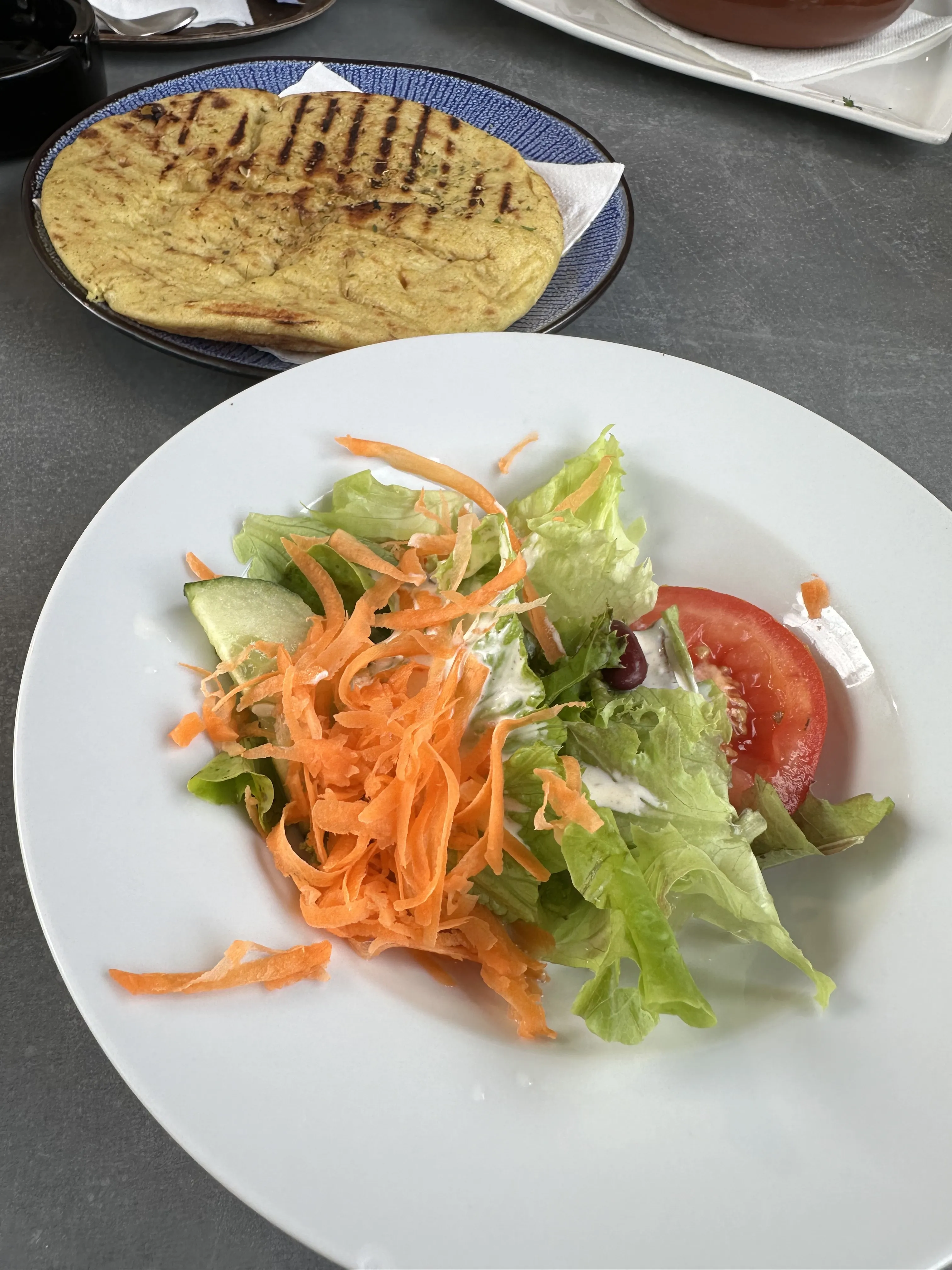 Pita Fladenbrot für 3,90€ und Beilage gemischter Salat