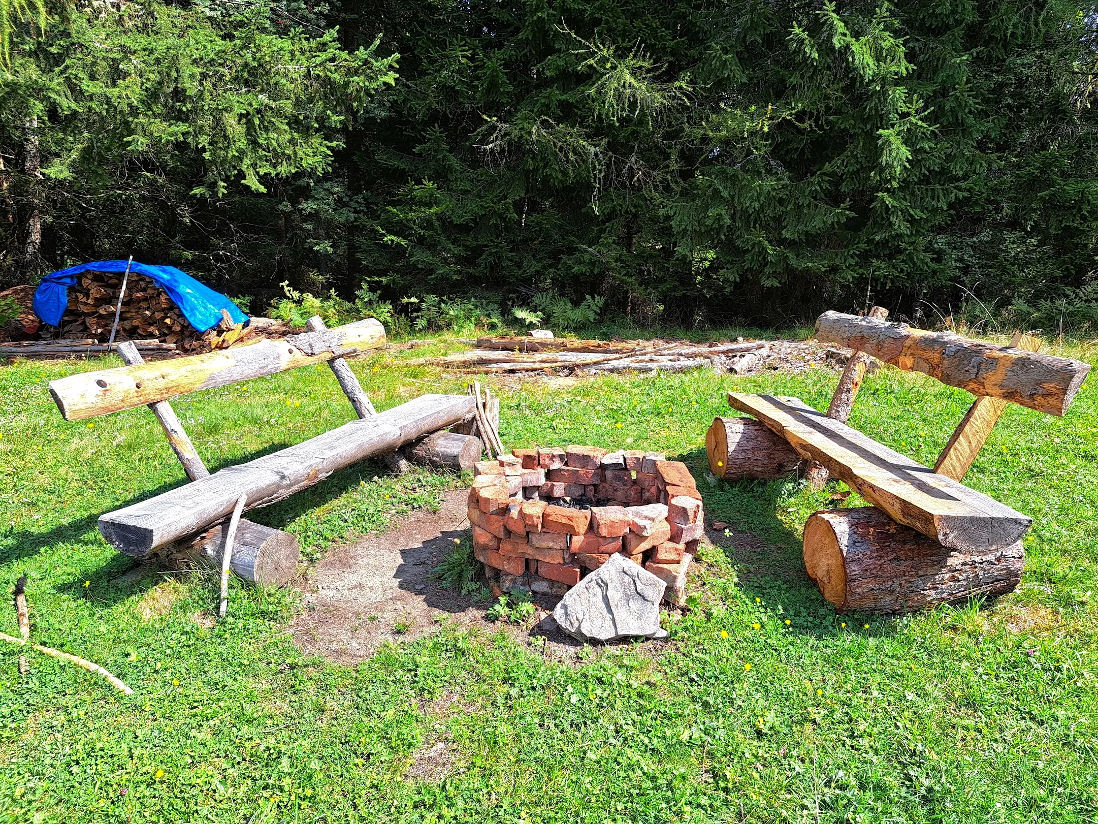 Feuerlager vor der Hütte